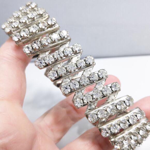 Vintage 1950s Clear Rhinestone Expansion Bracelet, 5 Rows Silver Tone - Picture 4 of 10